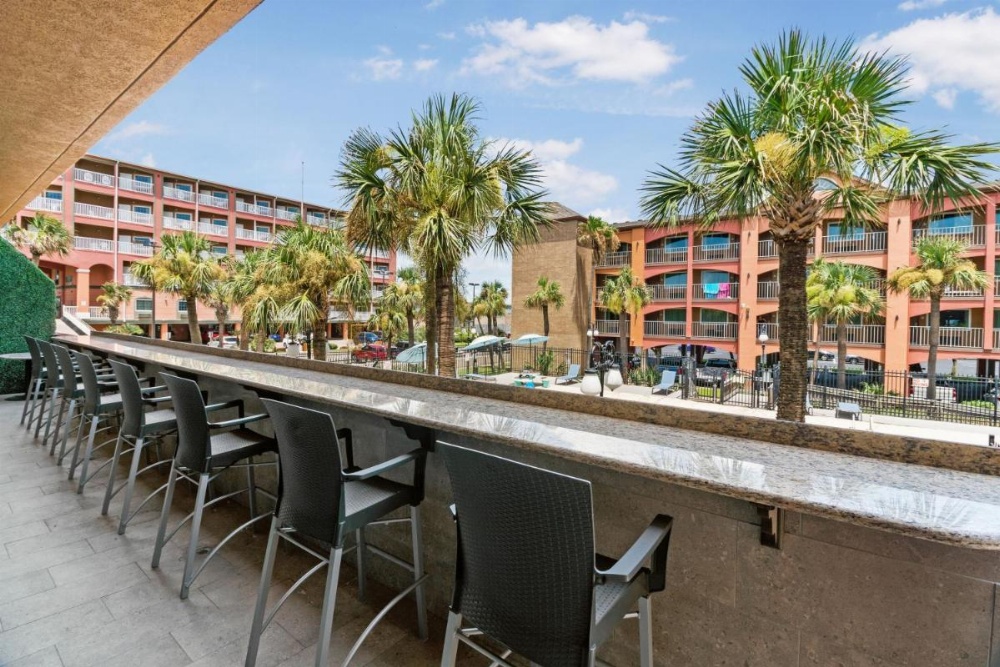 Beachfront Palms Hotel Image 42